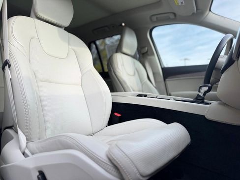 Used 2022 Volvo XC90 T6 Inscription w/ Climate Package image 19