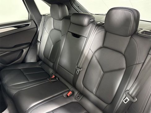 Certified 2023 Porsche Macan image 22