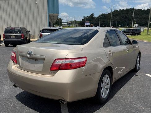 Used 2009 Toyota Camry XLE FWD image 3