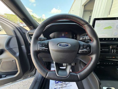 Used 2024 Ford Escape ST-Line w/ Tech Pack #1 AWD/4WD image 11