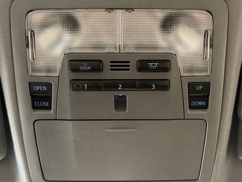 Used 2015 Toyota Camry XLE w/ Moonroof Package FWD image 26