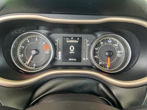 Used 2016 Jeep Cherokee Latitude w/ Cold Weather Group AWD/4WD image 58