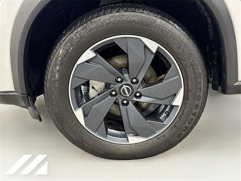 Used 2024 Nissan Rogue SV image 31