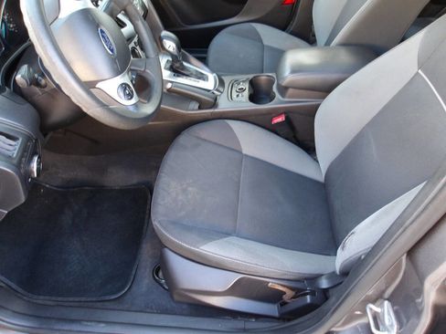 Used 2014 Ford Focus SE w/ SE Winter Package FWD image 28