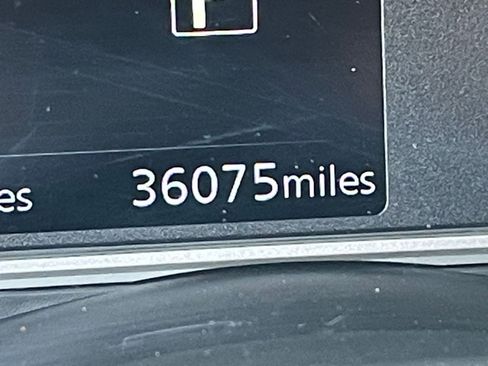 Used 2025 Nissan Versa SV image 39