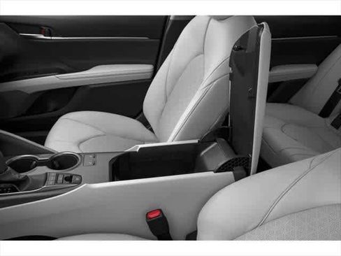 Used 2024 Toyota Camry XSE FWD image 10