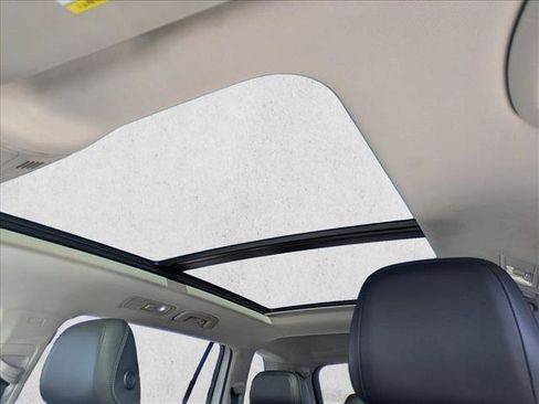 Used 2020 Volkswagen Tiguan SEL w/ 3rd Row Seat Package AWD/4WD image 16