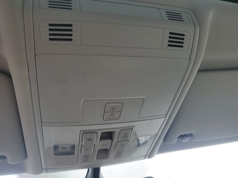 Used 2019 Volkswagen Tiguan SE w/ Panoramic Sunroof Package FWD image 30