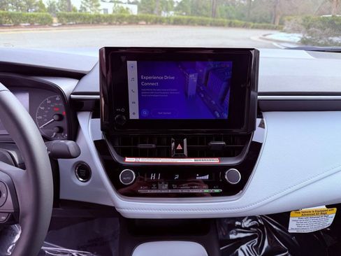 Used 2025 Toyota Corolla SE image 19