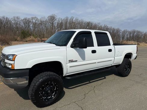 Used 2005 Chevrolet Silverado 2500 LS w/ Heavy-Duty Power Package image 1