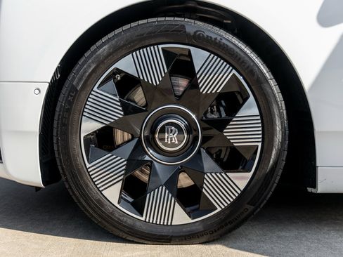 Used 2022 Rolls-Royce Phantom Extended Wheelbase image 13