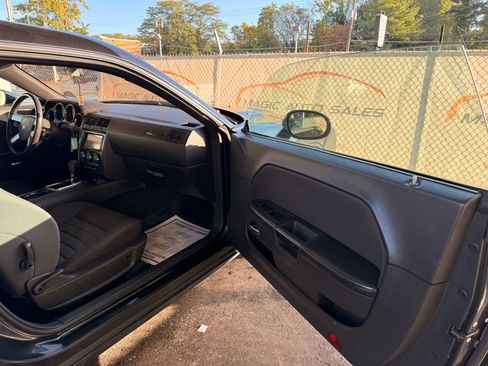 Used 2009 Dodge Challenger R/T image 19