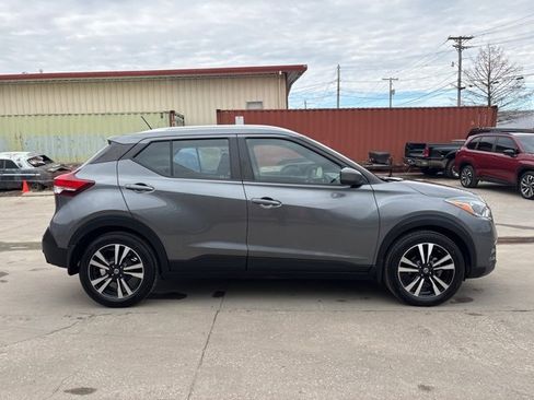 Used 2020 Nissan Kicks SV image 8