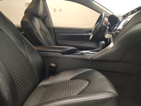 Used 2020 Toyota Camry SE FWD image 21