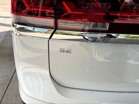 New 2026 Volkswagen Atlas SE w/ Black Wheel Package image 7