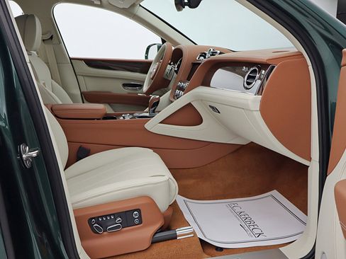 New 2025 Bentley Bentayga Extended Wheelbase image 32