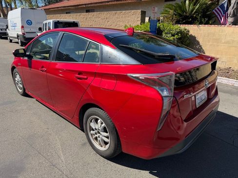 Used 2016 Toyota Prius Two w/ Preferred Accessory Package image 5