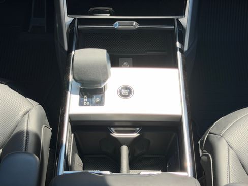 Used 2025 Land Rover Range Rover SE AWD/4WD image 15
