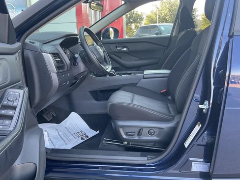 Used 2025 Nissan Rogue SV FWD image 8