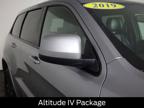 Used 2019 Jeep Grand Cherokee Laredo AWD/4WD image 16