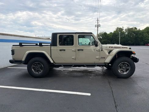 Used 2022 Jeep Gladiator Rubicon w/ Cold Weather Group AWD/4WD image 6