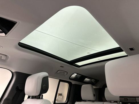 Used 2025 Land Rover Defender 110 S image 23