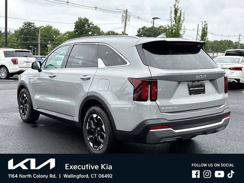 Certified 2025 Kia Sorento S w/ Panoramic Sunroof Package FWD image 2