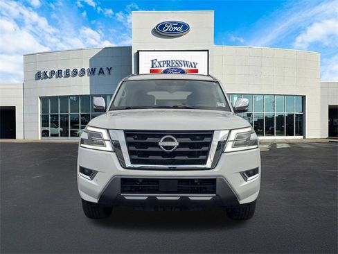 Used 2024 Nissan Armada Platinum w/ Captain's Chairs Package image 3