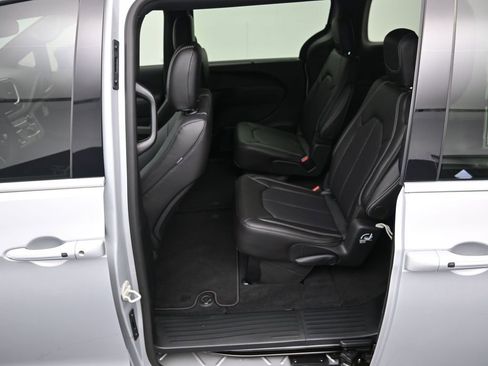 New 2026 Chrysler Pacifica Select image 21