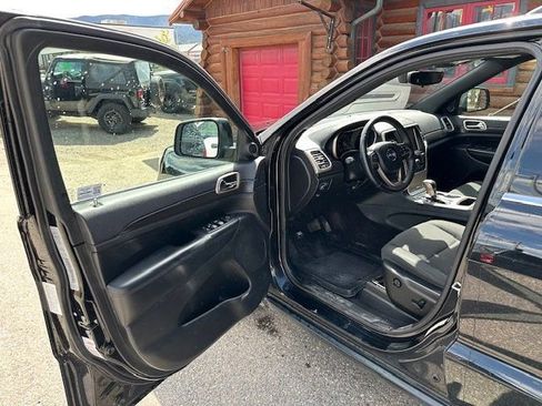 Used 2017 Jeep Grand Cherokee Laredo image 8