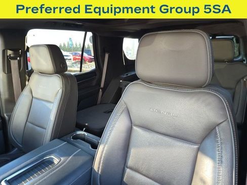 Used 2022 GMC Yukon Denali w/ Denali Premium Package image 7