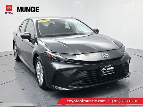Used 2025 Toyota Camry LE image 1