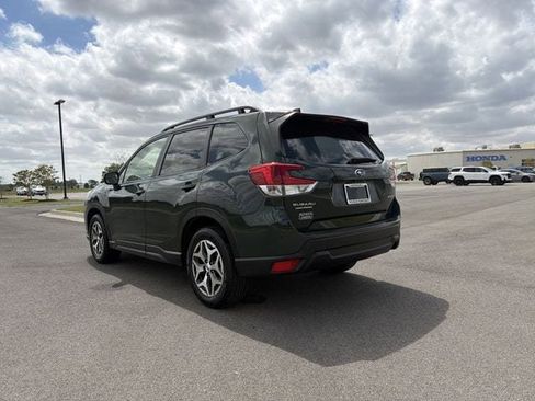 Used 2024 Subaru Forester Premium image 3