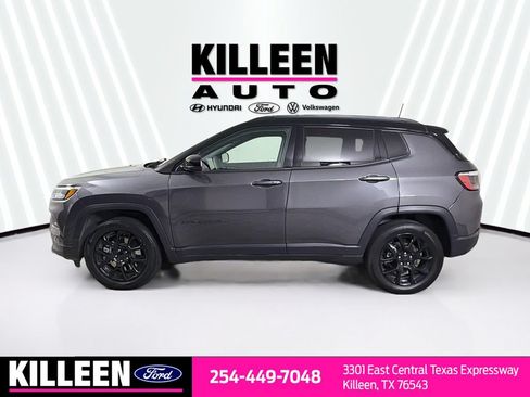 Used 2024 Jeep Compass Latitude w/ Altitude Special Edition AWD/4WD image 4