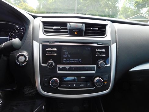 Used 2017 Nissan Altima 2.5 SV w/ Convenience Package FWD image 10