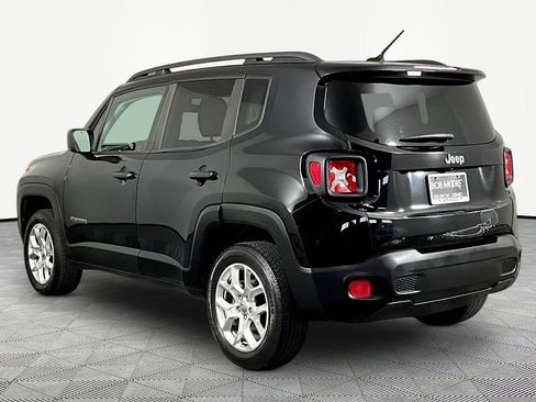 Used 2017 Jeep Renegade Latitude AWD/4WD image 4