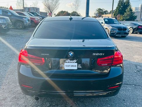 Used 2018 BMW 320i xDrive Sedan w/ Premium Package image 5