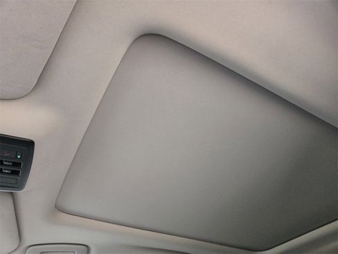 Used 2024 Nissan Pathfinder SV w/ SV Premium Package image 27