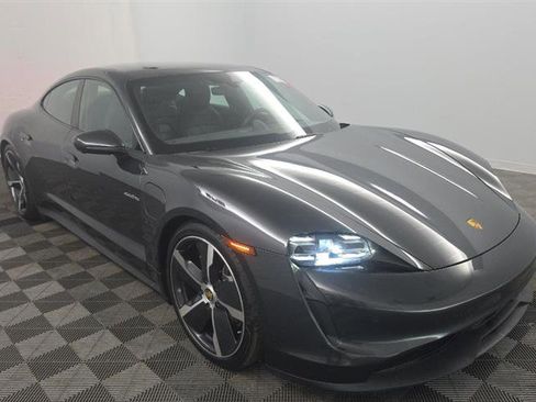 Used 2022 Porsche Taycan image 3