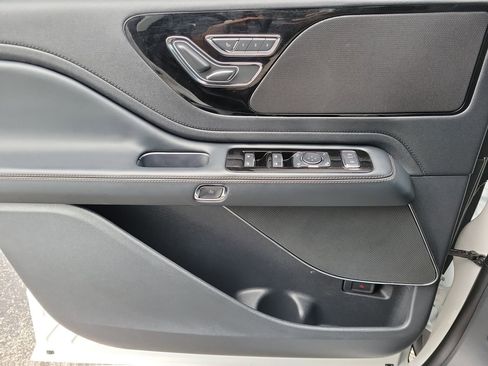 Used 2026 Lincoln Aviator 2WD image 25