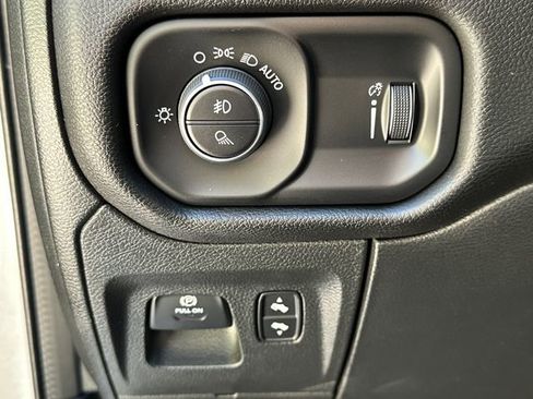 Used 2023 RAM 1500 Big Horn AWD/4WD image 25