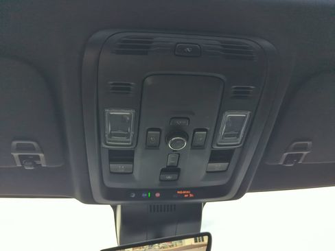Used 2025 GMC Yukon AT4 w/ AT4 Premium Package AWD/4WD image 27
