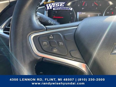 Used 2018 Chevrolet Malibu LT image 17