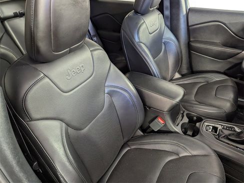 Used 2020 Jeep Cherokee Limited image 37