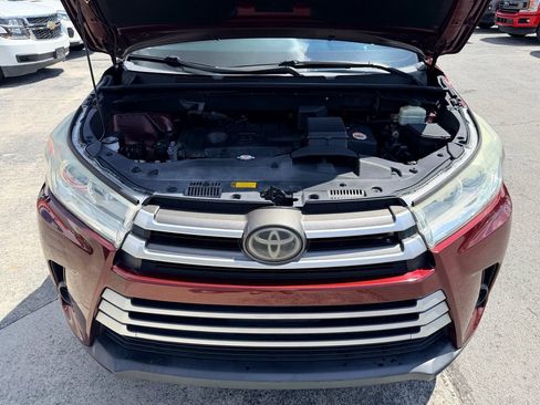 Used 2018 Toyota Highlander LE FWD image 11
