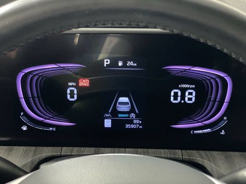 Used 2024 Kia Telluride EX w/ EX Captain's Chair Package FWD image 17