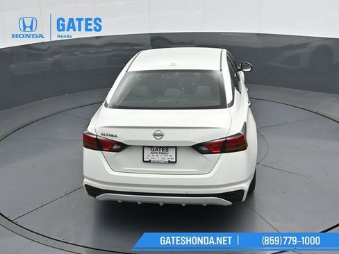 Used 2025 Nissan Altima 2.5 SV FWD image 41