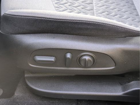 Used 2022 Chevrolet Equinox LT image 18