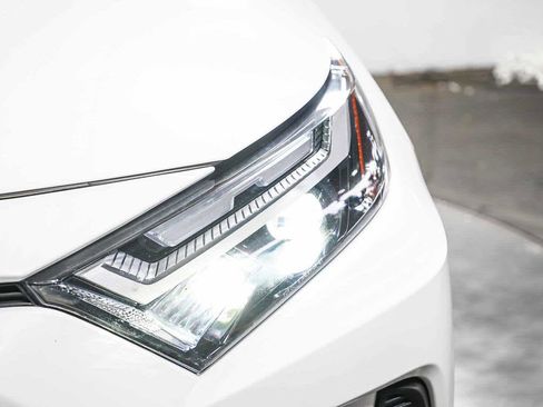 Used 2024 Toyota RAV4 LE image 8