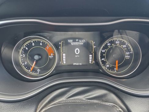 Used 2020 Jeep Cherokee Latitude Plus image 11